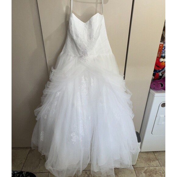 Dresses & Skirts - DAVID'S BRIDAL Strapless Tulle Lace Ball Gown White‎ Wedding Dress 18W Beaded